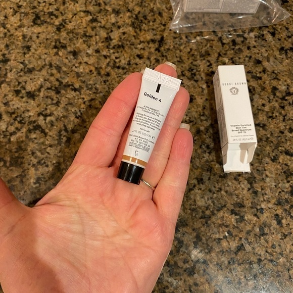 Bobbi Brown Golden 4 Tint TRAVEL Size .24 oz In box, 12 available for bundling - Picture 3 of 9